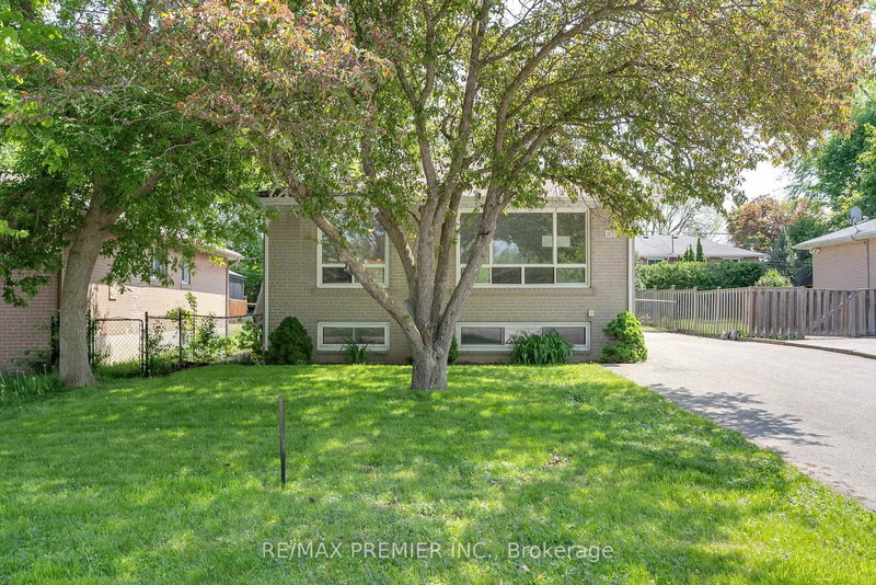 47 Aurora Heights Dr, Aurora, L4G 2W6 | Image 2