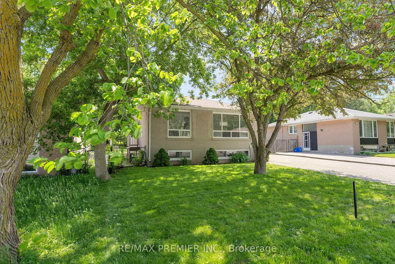 47 Aurora Heights Dr, Aurora, L4G 2W6 | Image 3