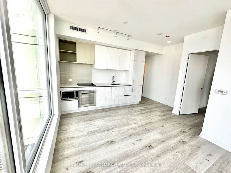 home for lease on 1202-7890 Jane Street
