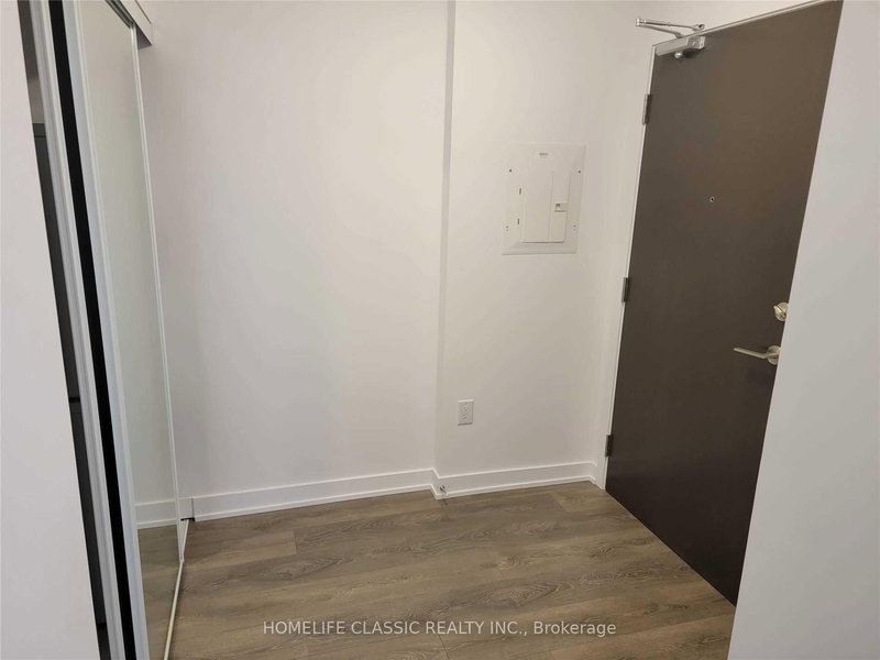 816 - 38 Honeycrisp Cres N, Vaughan, L4K 0M8 | Image 3