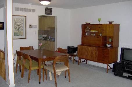 122 Tamarack Dr, Markham, L3T4X4 | Image 3