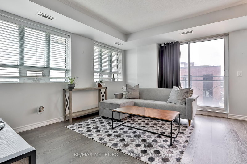 311 - 7730 Kipling Ave, Vaughan, L4L 1Y9 | Image 2