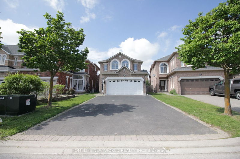 home for lease on (UPPER)-62 Toporowski Avenue