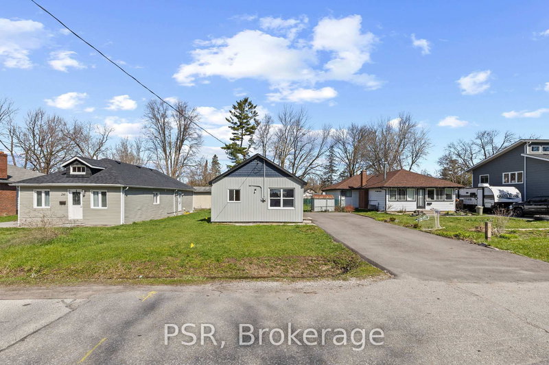 208 Bayview Ave, Georgina, L4P 2T2 | Image 2