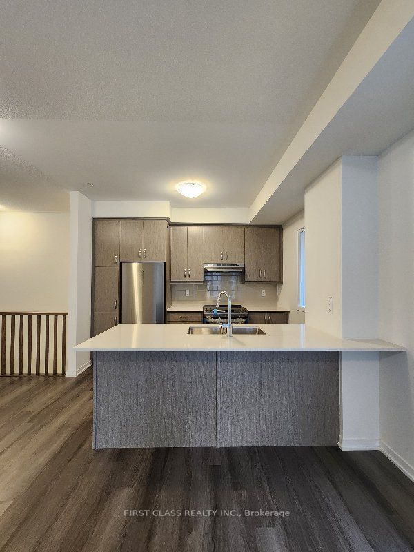 home for lease on 184-151 Honeycrisp Crescent