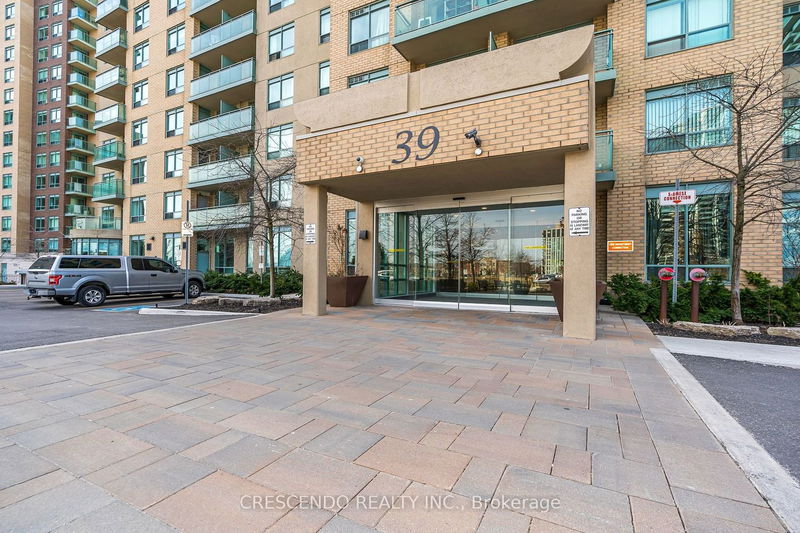  813 - 39 Oneida Cres  Richmond Hill, L4B 4T9 | Image 2