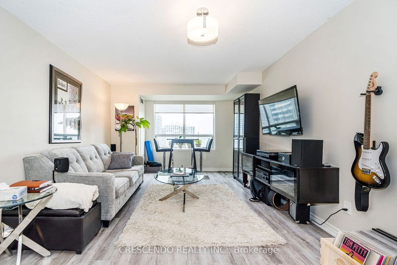  813 - 39 Oneida Cres  Richmond Hill, L4B 4T9 | Image 5