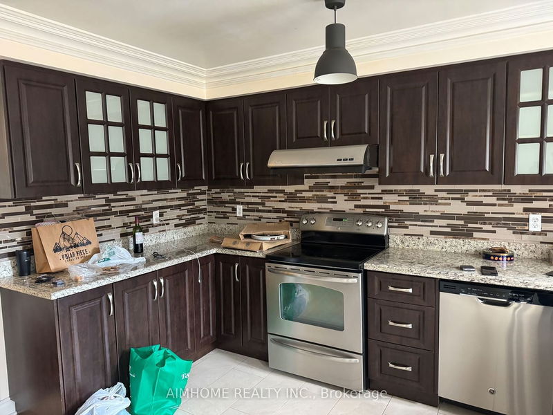 home for lease on 9041 Yonge Street