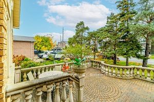 277 Oxford St  Richmond Hill, L4C 7V8 | Image 3