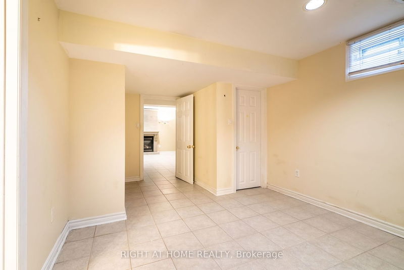 277 Oxford St  Richmond Hill, L4C 7V8 | Image 35