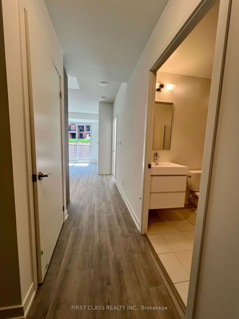 home for lease on 405-38 Simcoe Prom W