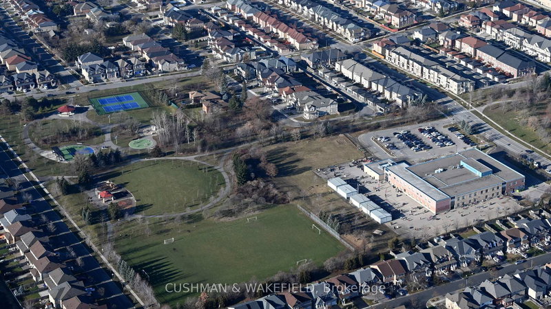 313 Helen Ave, Markham, L3R 1J9 | Image 3