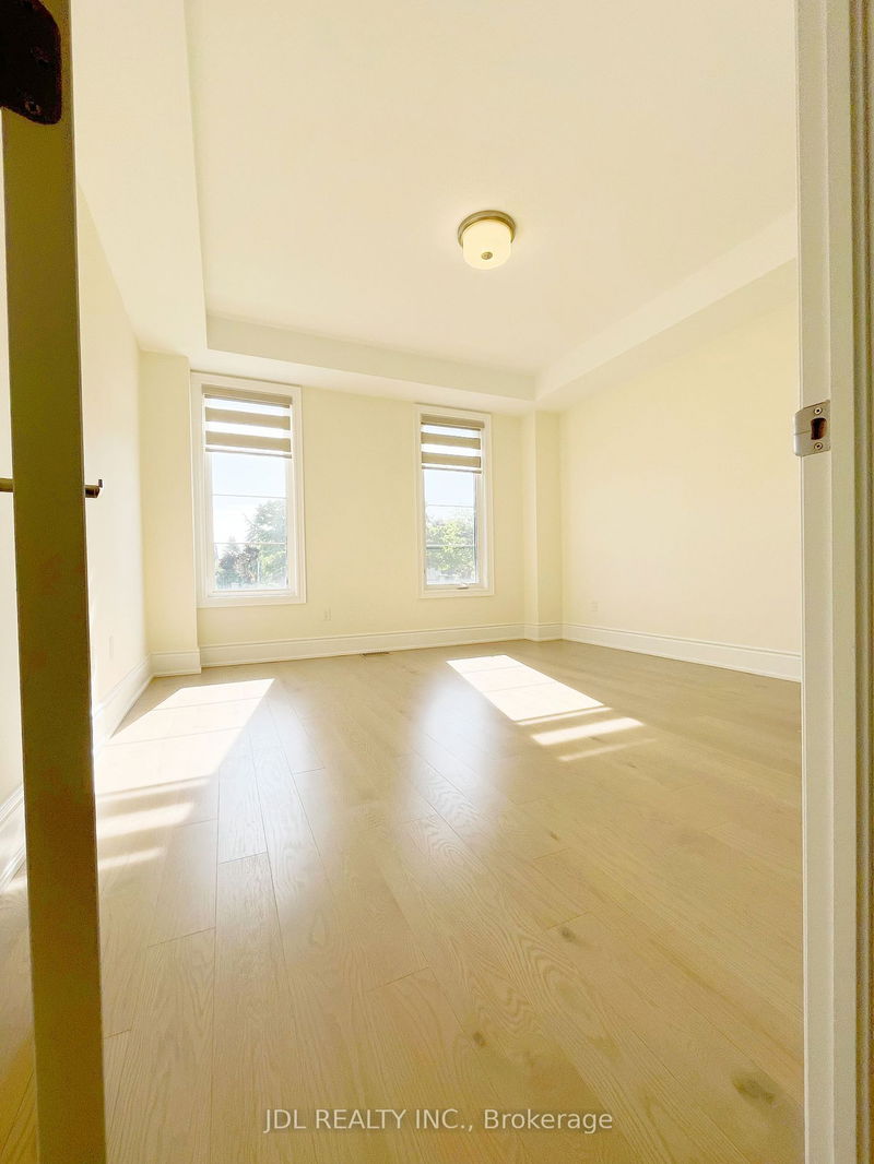 home for lease on 9394 Bayview Avenue
