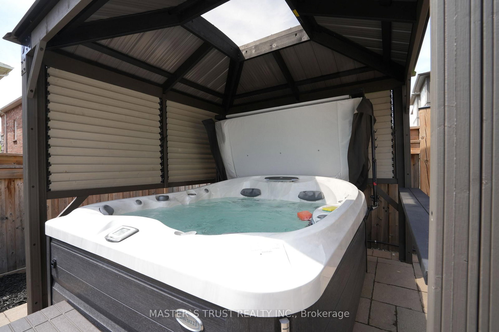 Listing Image 7