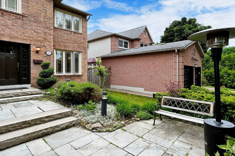 33 Beatty Cres S, Aurora, L4G 5V3 | Image 3