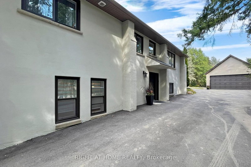15 Old Church Rd, King, L7B 1K4 | Image 3