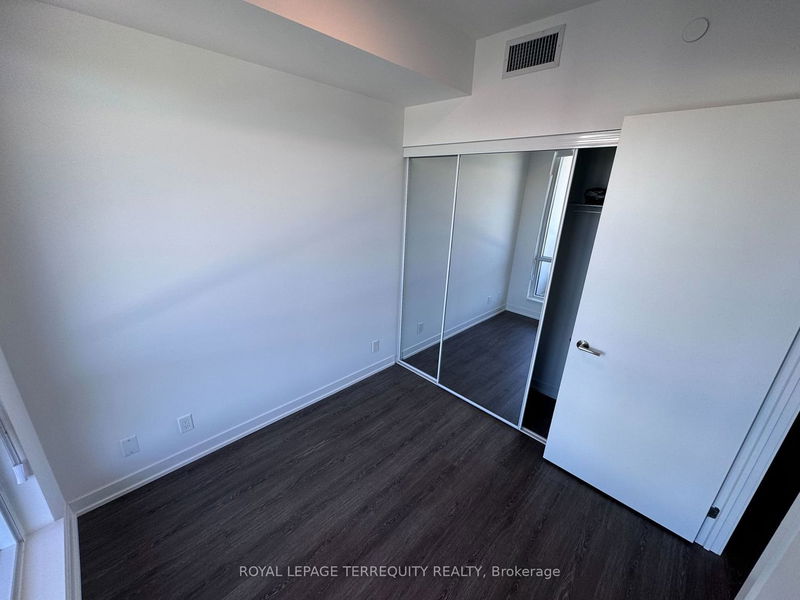 home for lease on B-1401-7950 Bathurst Street