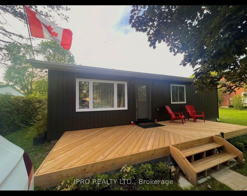 home for lease on 16 Ashwood Avenue