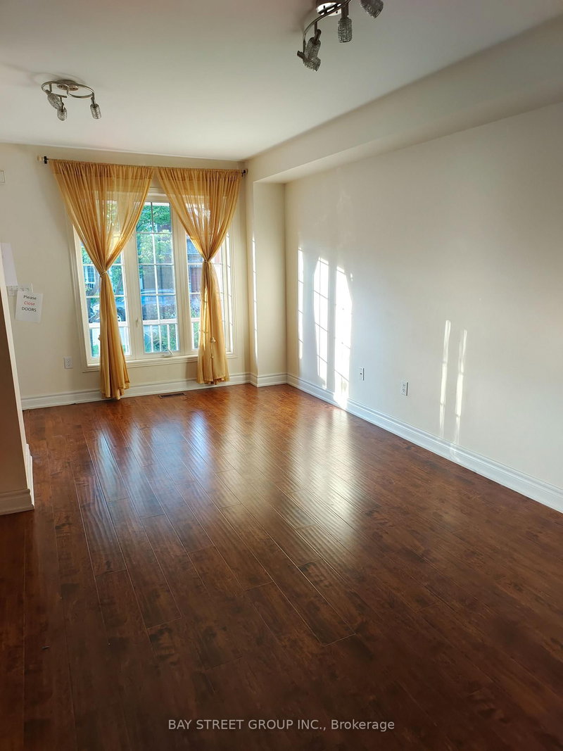 19 Macgregor Ave, Richmond Hill, L4B 4S8 | Image 2