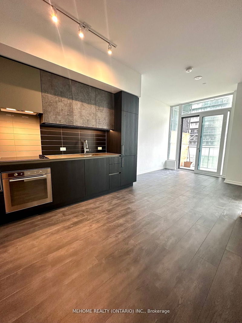 home for lease on 311-7890 Jane Street