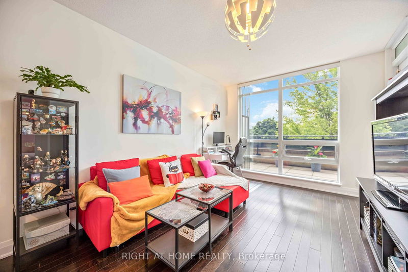 home for sale on 310-520 Steeles Avenue W