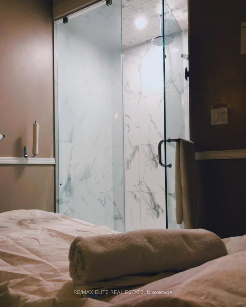 17 - 160 East Beaver Creek Rd, Richmond Hill, L4B 3L4 | Image 2