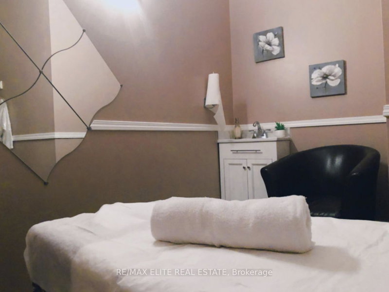 17 - 160 East Beaver Creek Rd, Richmond Hill, L4B 3L4 | Image 2