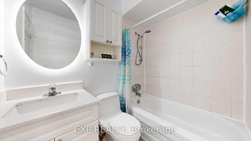 329 Milestone Cres  Aurora, L4G 3M2 | Image 14