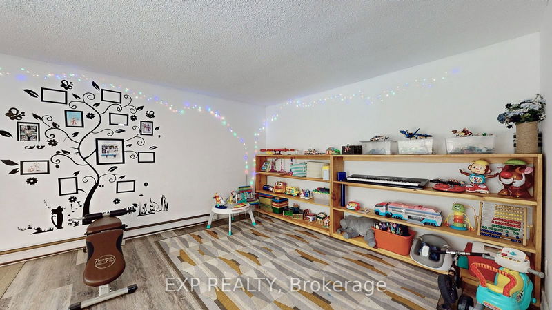 329 Milestone Cres  Aurora, L4G 3M2 | Image 15