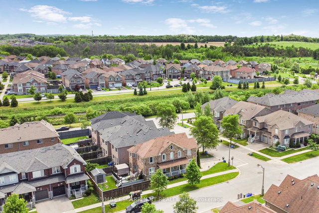 83 Daws Hare Crescent