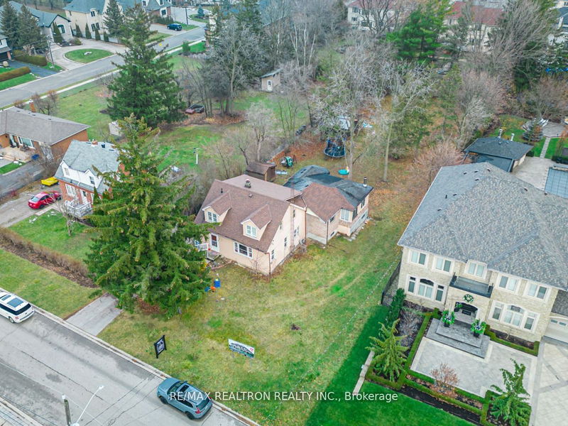 21 Yongeview Ave  Richmond Hill, L4C 7A3 | Image 3