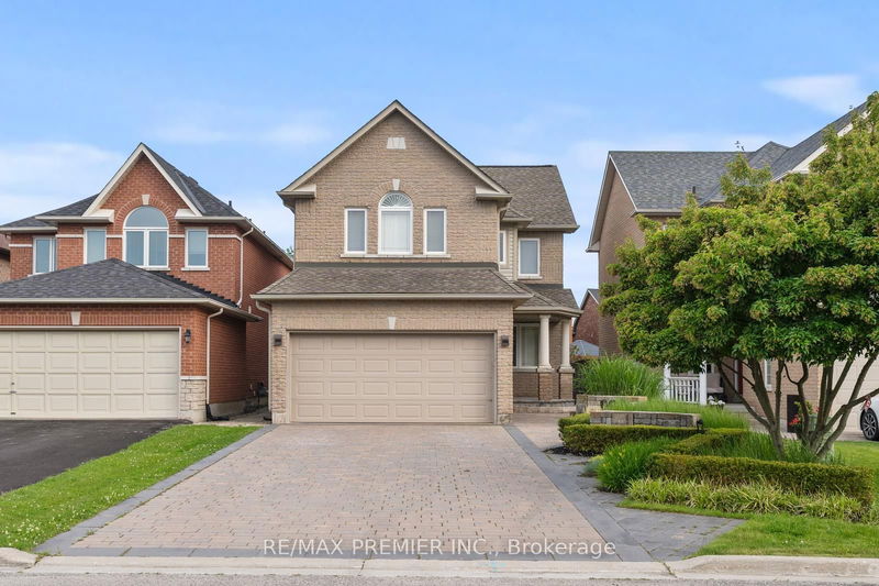 home for lease on 607 Heddle Crescent