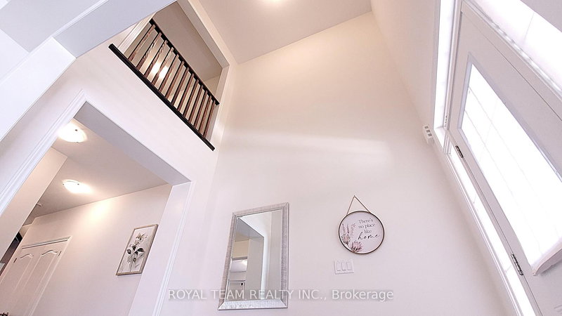 251 Danny Wheeler Blvd, Georgina, L4P 0J9 | Image 3