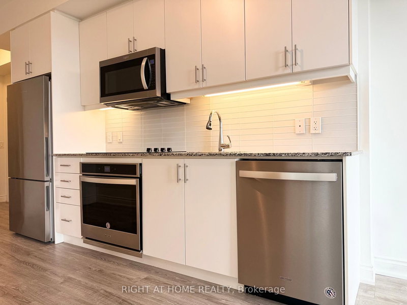 1115 - 9618 Yonge St, Richmond Hill, L4C 0X5 | Image 3