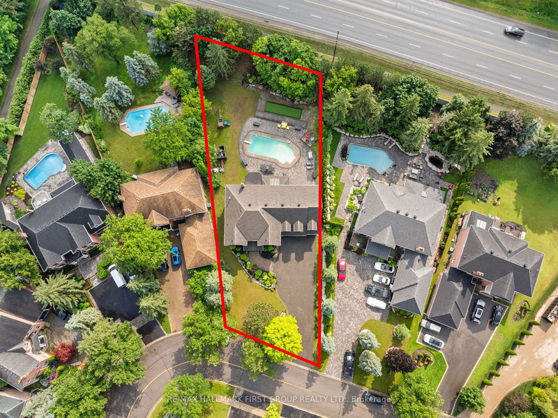 206 Corner Ridge Rd  Aurora, L4G 6L5 | Image 2