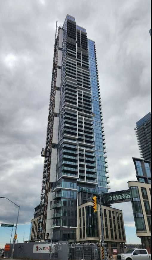 home for lease on 2011-7890 Jane Street