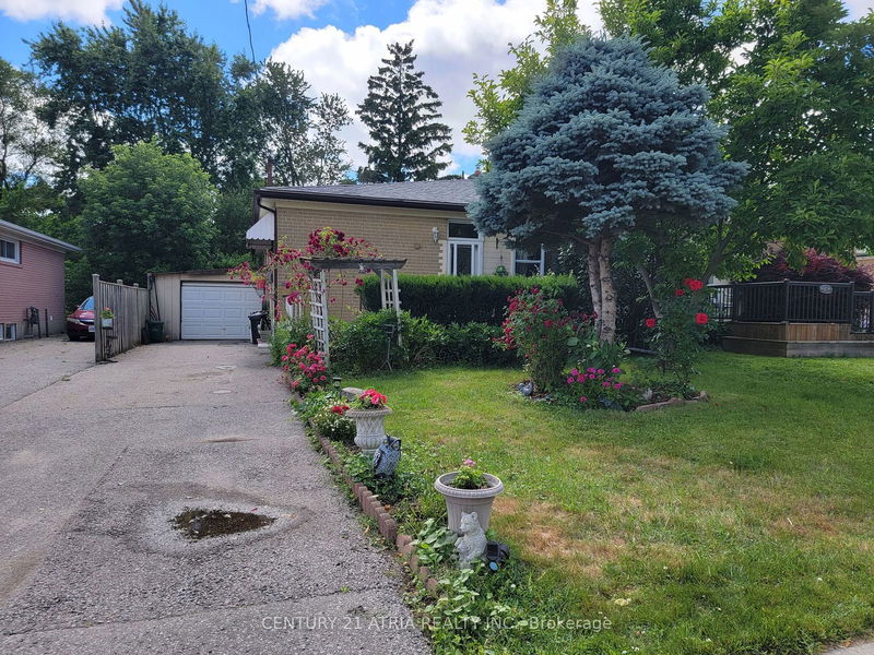 230 Axminster Dr  Richmond Hill, L4C 2W1 | Image 1