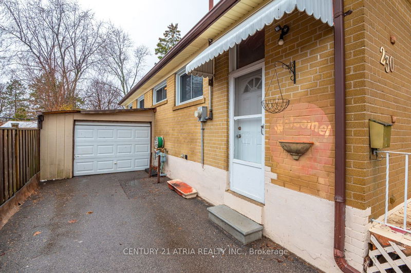 230 Axminster Dr  Richmond Hill, L4C 2W1 | Image 5