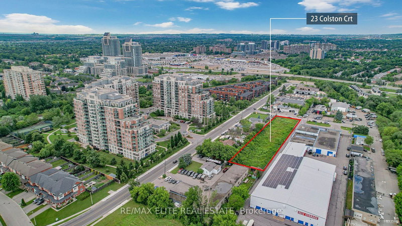 23 Colston Crt, Richmond Hill, L4C 9Z3 | Image 2