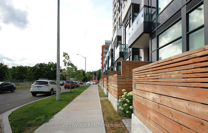 TH116W - 3 Rosewater St, Richmond Hill, L4C 5T6 | Image 3