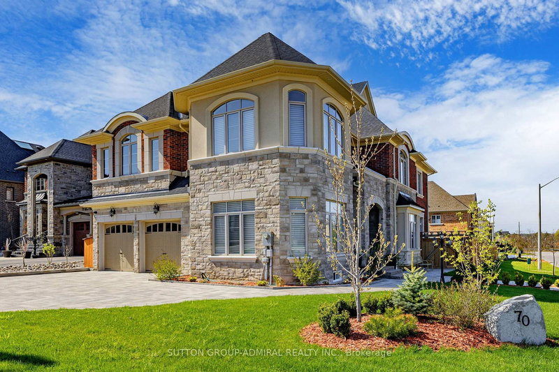70 Bond Cres, Richmond Hill, L4E 3K4 | Image 2