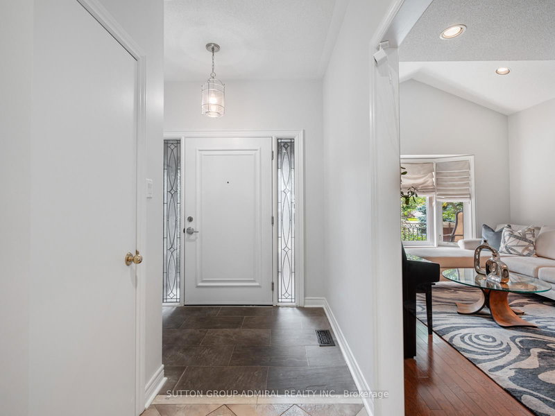 171 Shaftsbury Ave, Richmond Hill, L4C 0G2 | Image 2