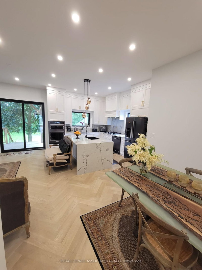 215 Bayview Ave, Georgina, L4P 2T3 | Image 3