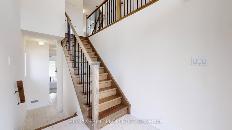 329 Swan Park Rd, Markham, L6E 0H5 | Image 3