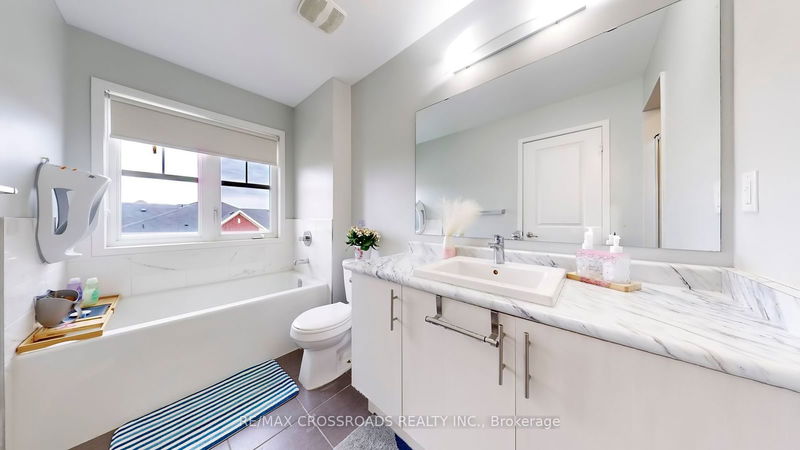 10610 Bathurst St  Vaughan, L6A 4B6 | Image 21