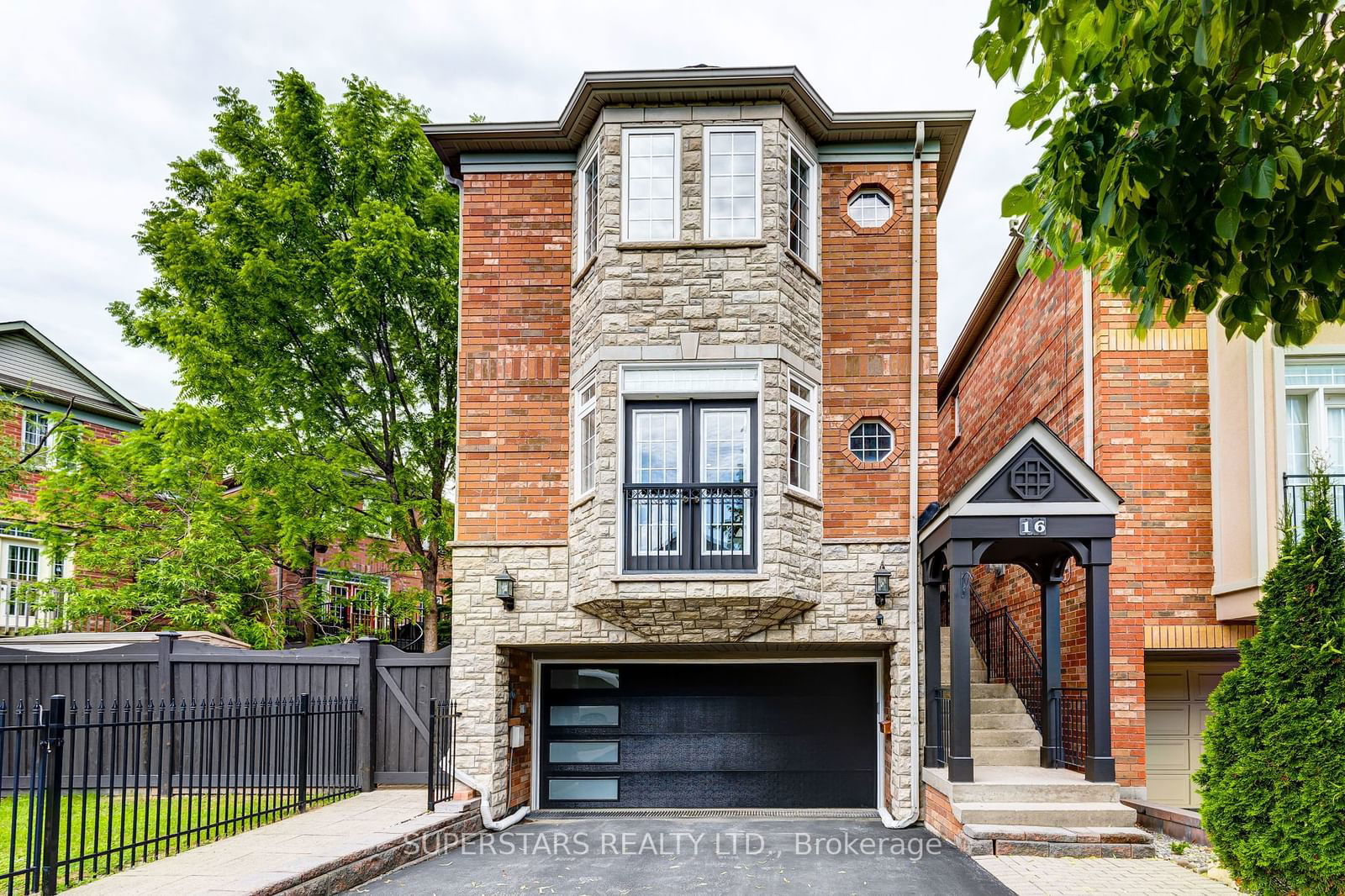 Detached House sold at 16 Granville Gate, Markham, Buttonville, L3R 4J2 - MLS: N8488226