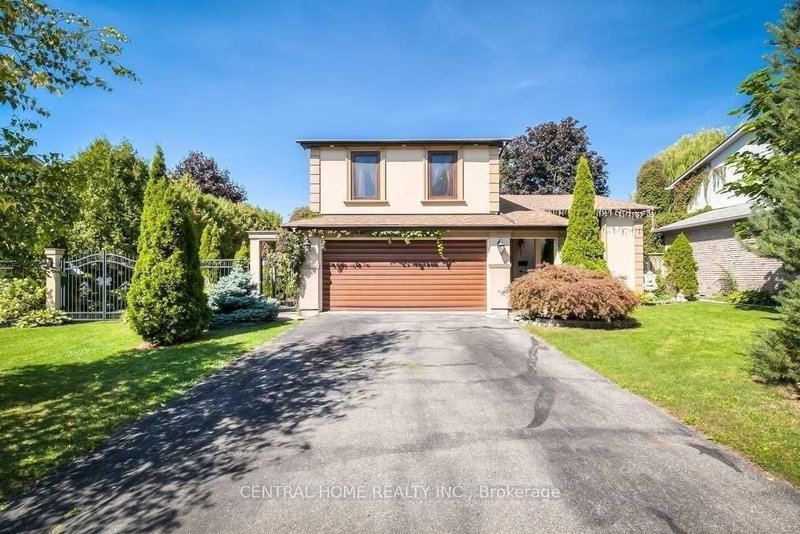 18 Mayvern Cres, Richmond Hill, L4C 5J4 | Image 3