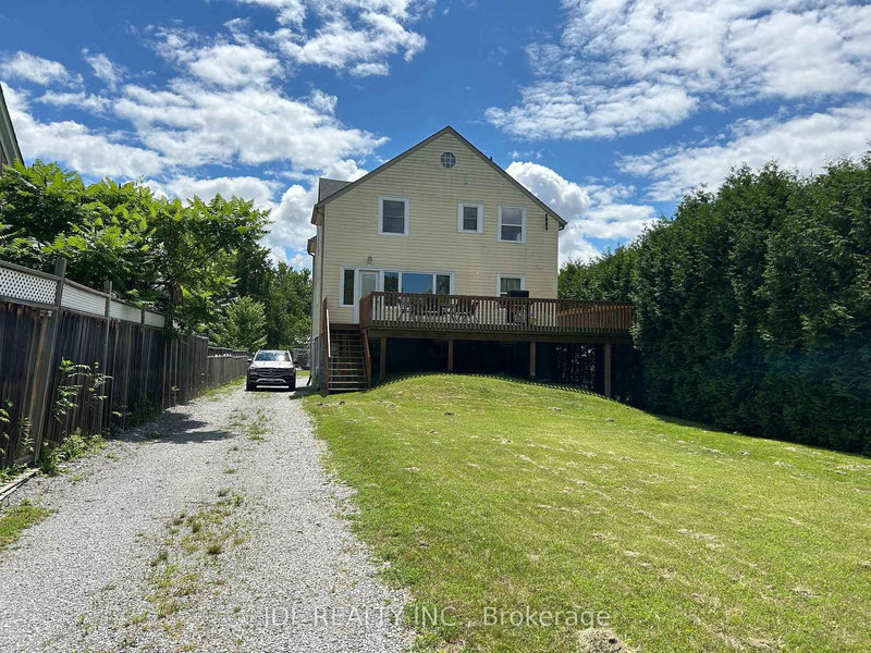 11 Red Robin Rd, Georgina, L4P 3E9 | Image 2