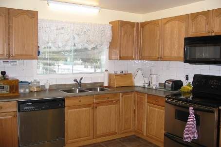 16 Lorne St, Georgina, L0E1L0 | Image 2