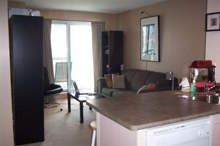 408 - 3 Ellesmere St, Richmond Hill, L4B4N2 | Image 2